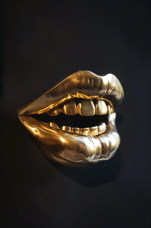 Wanddecoratie dibond met gouden lippen en vloeibaar goud