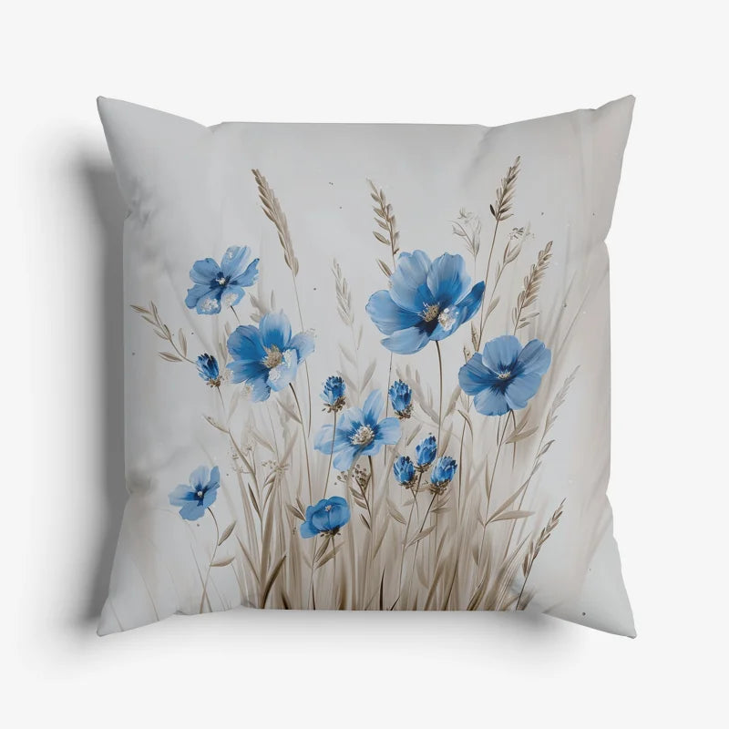 Sierkussen met een delicate blauwe bloemenprint